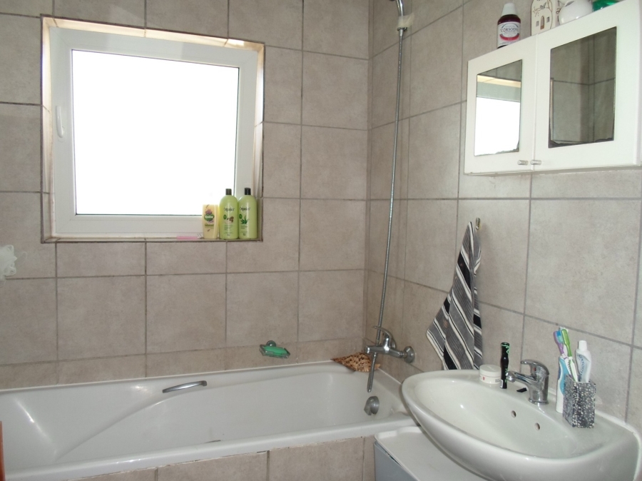 To Let 2 Bedroom Property for Rent in Amstelhof Western Cape